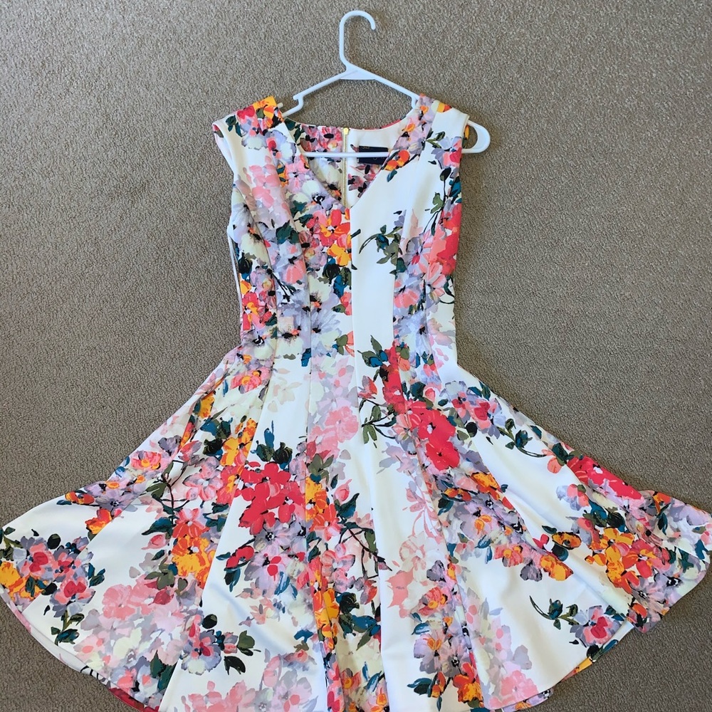 NWT Just Taylor floral dress